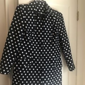 Water resistant button down belt-less trench coat